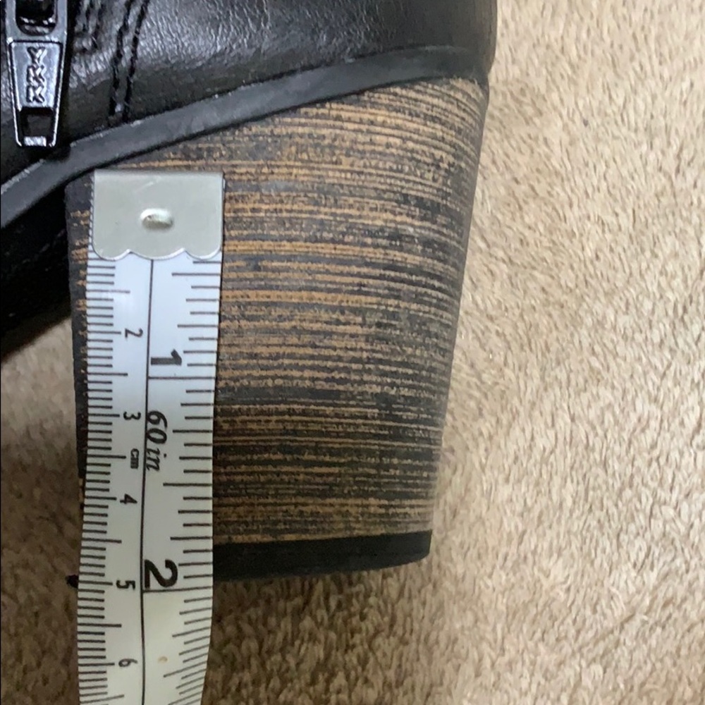 Boots - Picture 4 of 5